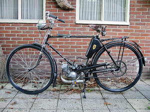 Zndapp Combimot 1953 op een Tripad fiets