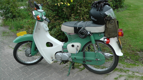 Honda C50 van Jacqueline Thielen