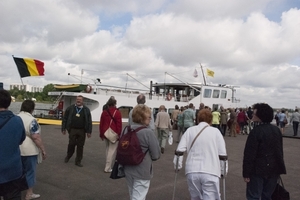 012 Antwerpen - Instappen in de boot