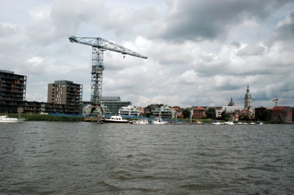 082 Antwerpen - Op de boot - bezienswaardigheden op de oever