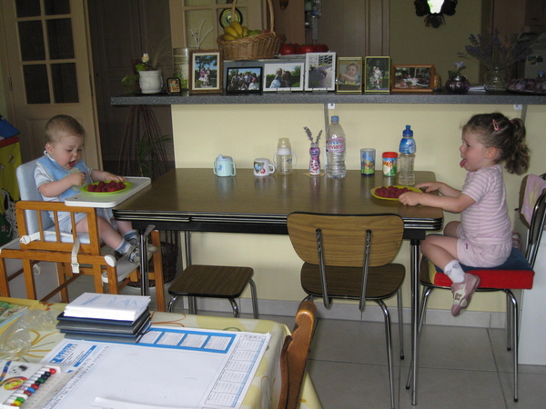 04) Jana & Ruben eten framboosjes