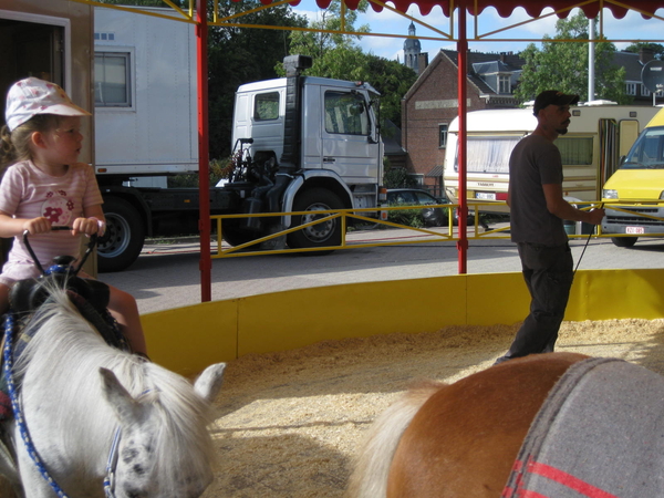 15) Jana op een echt paardje