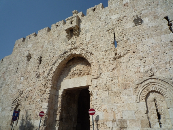 1b Jeruzalem _oude stadmuren, Zionpoort _P1060979