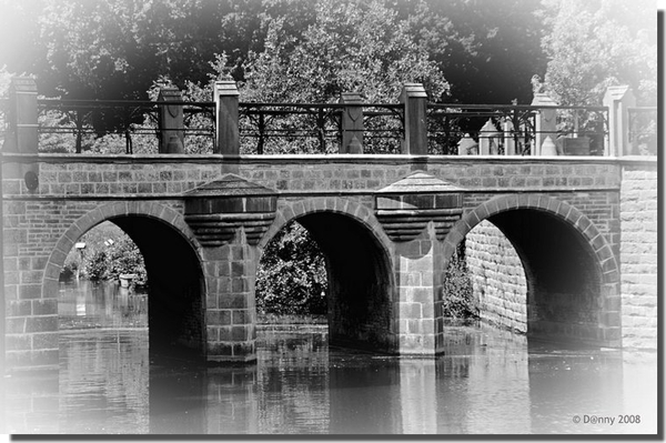 Brugje naar de toegangspoort kasteel van Ooidonk