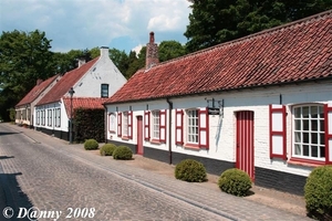 Huisjes in de dorpstraat te Deurle
