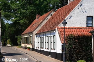 Huisjes in de dorpstraat te Deurle
