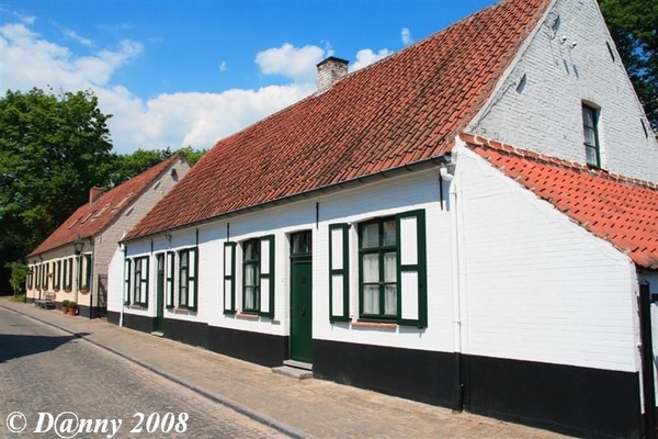 Huisjes in de dorpstraat te Deurle