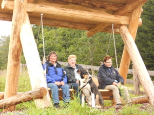 Greta ,Godelieve , Francine op de schommel