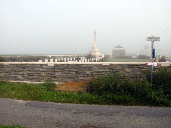 een van de vele kleine soldatengraven..