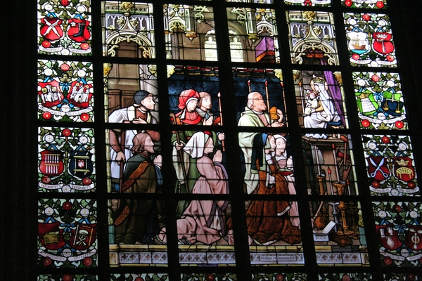 Oud glasraam OLV aanbidding