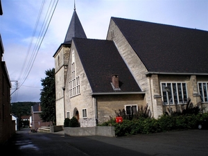 Kerkje en elect.kabels in Kanne