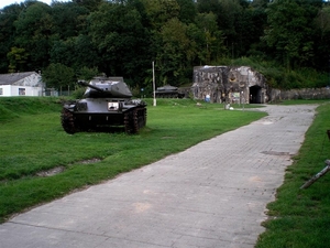 Op achtergrond , lesvoertuig in '66