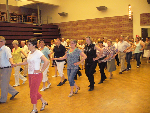 Hand in hand netjes achter elkaar