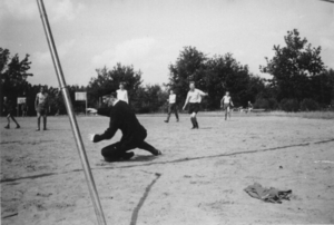 66-vp Puytvoet voetbalwedstrijd leiding-trekkers