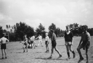 66-vp Puytvoet voetbalwedstrijd leiding-trekkers