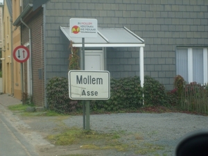 HIER ZITTEN WE IN MOLLEM