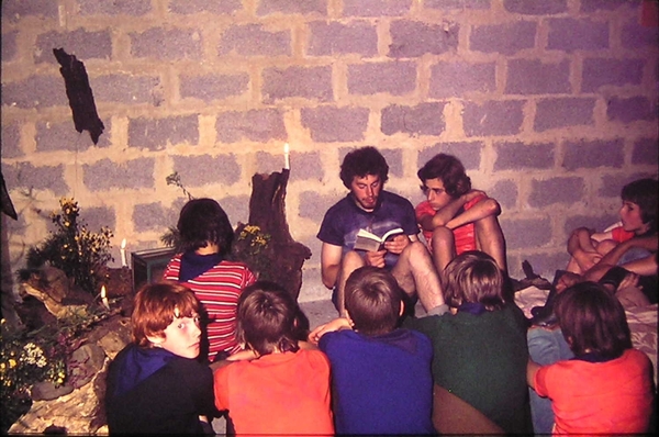 72-VP Bouwel kamp aug. - trekkers avondvertelling