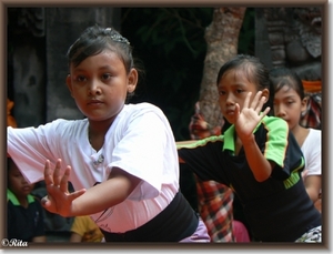 Balinese dansen bij Dwi Mekar