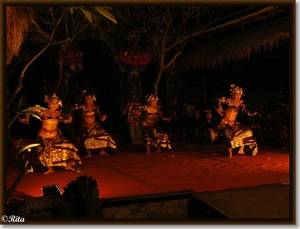 Balinese dansen bij Dwi Mekar