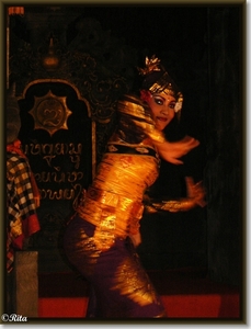 Balinese dansen bij Dwi Mekar