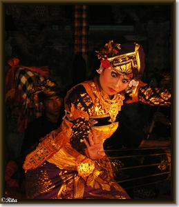 Balinese dansen bij Dwi Mekar