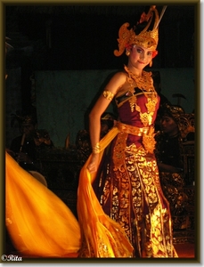 Balinese dansen bij Dwi Mekar