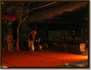 Balinese dansen bij Dwi Mekar