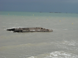 NORMANDIE2009120  Deel van Mulberry haven in  Arromanches