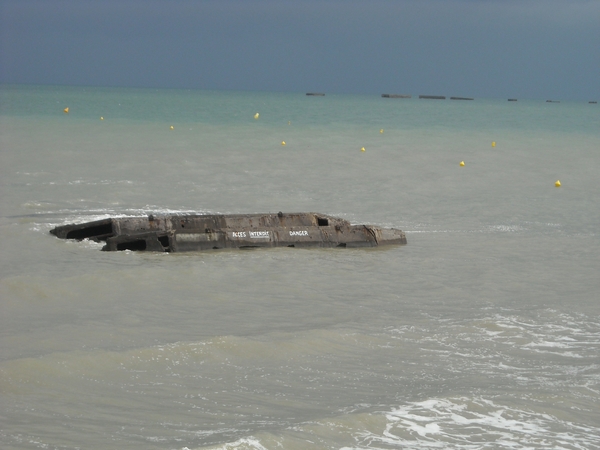 NORMANDIE2009120  Deel van Mulberry haven in  Arromanches