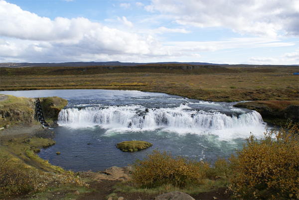 kleinere waterval in ijsland