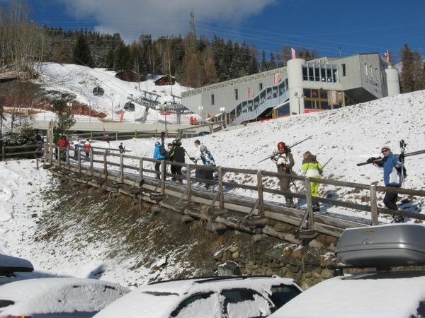 20100405 084 maan - op de pistes