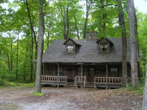 in het bos daar staat een huisje en daar ben ik die stoute beest 