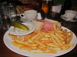 en wij maar denken dat daar geen frietjes waren