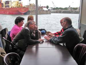 Jeanine, Ingrid, Hugo, Eddy, Jos en Anny maakt de foto