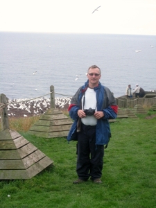 Hugo gaat eventjes naar de vogeltjes kijken