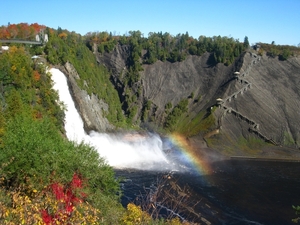 Zeer mooie regenboog : waterval bij Quebec