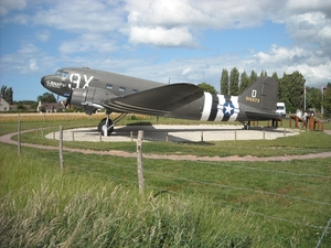 NORMANDIE2009045 Dakota bij Batterij in Merville