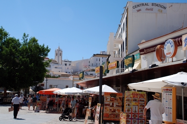 289 Albufeira straat aan bushaltes