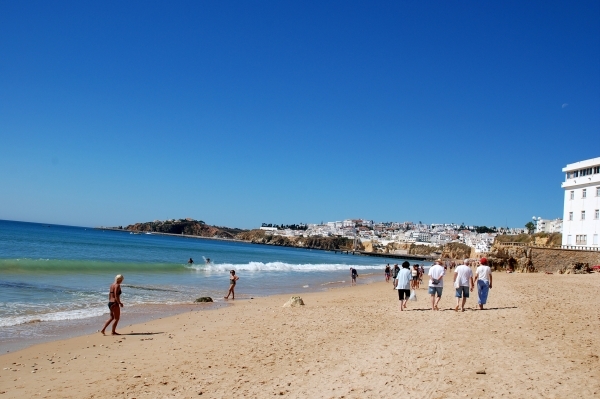 304 Albufeira  wandeling op strand en rotskust