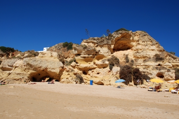 306 Albufeira  wandeling op strand en rotskust