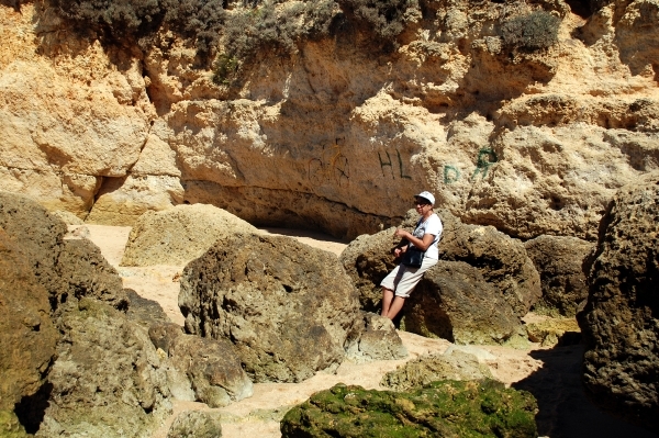 318 Albufeira  wandeling op strand en rotskust