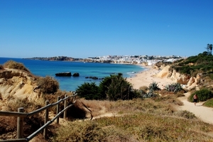 319 Albufeira  wandeling op strand en rotskust