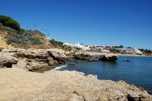 328 Albufeira  wandeling op strand en rotskust