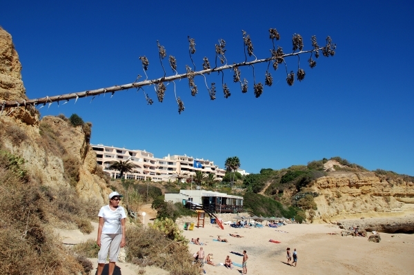 330 Albufeira  wandeling op strand en rotskust