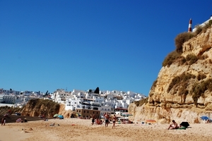 336 Albufeira  wandeling op strand en rotskust