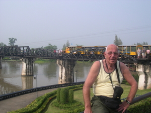 De brug over de rivier Kway