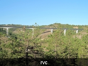 de autostradebruggen, gezien boven Cahors