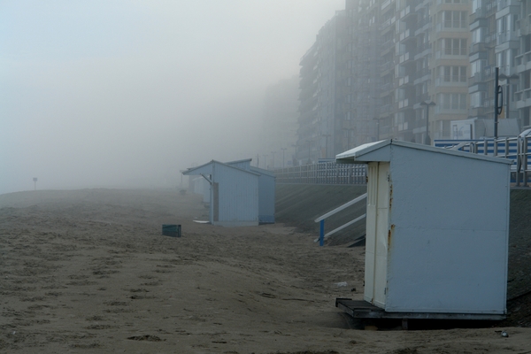 27 SEP 2010  MIST STRAND ZEE DIJK