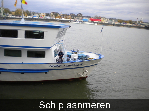 Zie ginds komt de boot