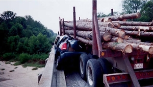 Car_Under_Tractortrailer